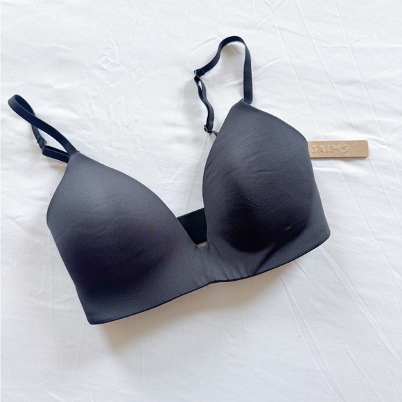 NWT Skims Wireless Bra size 30D ONYX - Picture 1 of 4